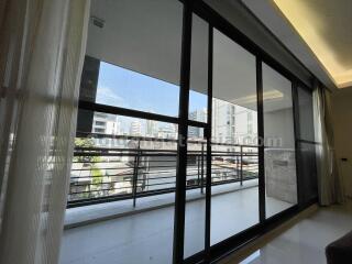 3 Bedrooms Modern Furnished Apartment - Sukhumvit, Asok BTS