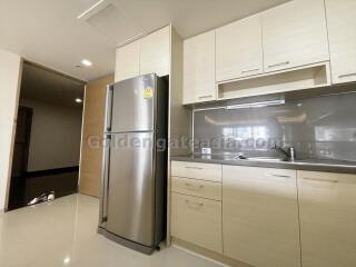 3 Bedrooms Modern Furnished Apartment - Sukhumvit, Asok BTS