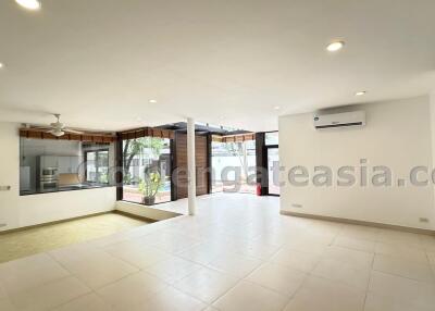 4 Bedrooms House with Pool in Compound, Watthana - close Thong Lo BTS