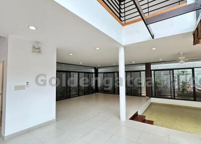 4 Bedrooms House with Pool in Compound, Watthana - close Thong Lo BTS