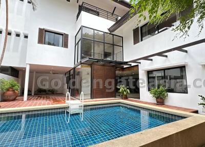 4 Bedrooms House with Pool in Compound, Watthana - close Thong Lo BTS