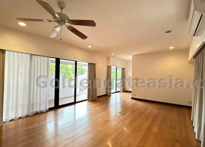 4 Bedrooms House with Pool in Compound, Watthana - close Thong Lo BTS