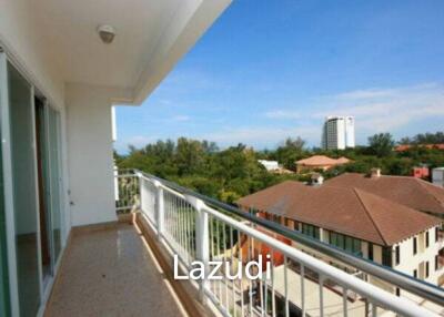 Condo on the 6th floor with nice views of mountains and the sea
