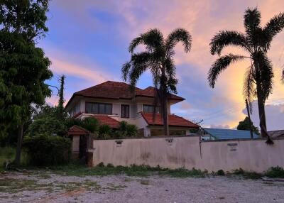 3 Bedroom Fixer-Upper Stand Alone Villa on Pasak 8