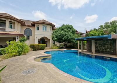 6 Bedroom Private Pool Villa for Sale in Kathu