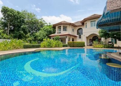 6 Bedroom Private Pool Villa for Sale in Kathu