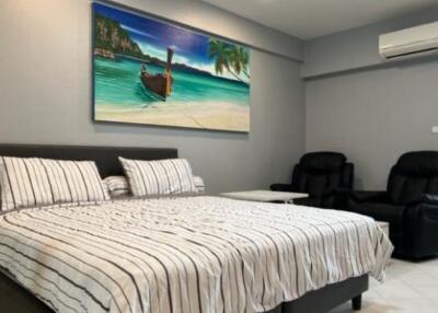 Low-Cost Freehold Studio Condo for Sale at Patong Condotel