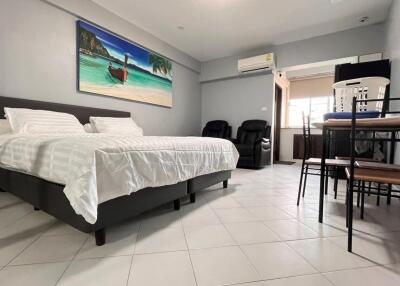 Low-Cost Freehold Studio Condo for Sale at Patong Condotel