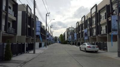 Residential complex with multiple townhouses