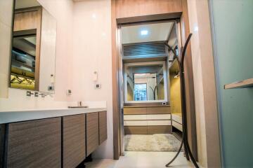 Modern bathroom with a walk-in closet