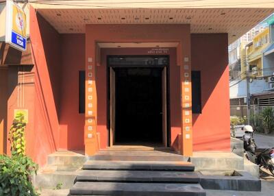 Main entrance of a building with steps leading up to it