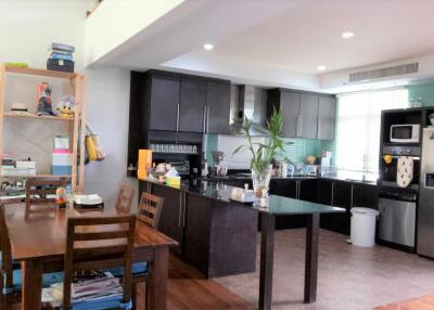 Modern kitchen with dining area