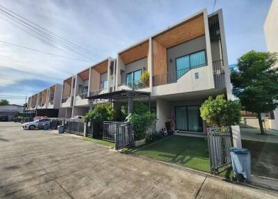 Row of modern townhouses with front yards