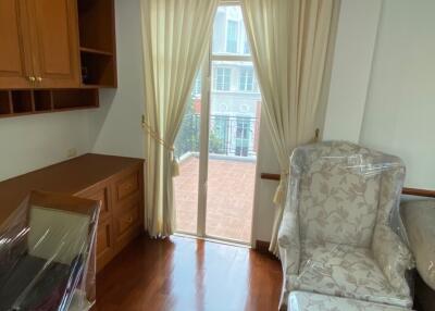 Cozy living room with balcony access