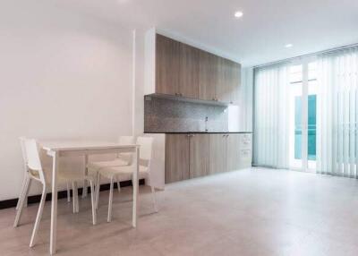 Modern kitchen with dining area