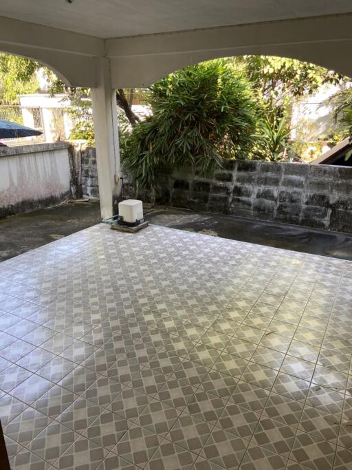 Outdoor Patio with Tiled Flooring