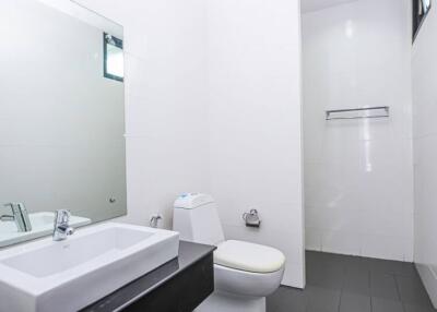 Modern bathroom with white fixtures and a large mirror