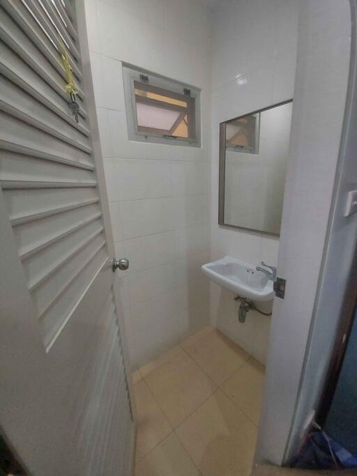 Small bathroom with sink and window