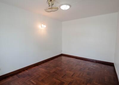 unfurnished living room with wooden flooring and lighting fixtures