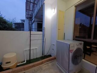 Outdoor laundry area with washing machine