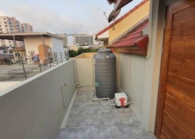 Outdoor balcony space