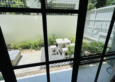 Small backyard garden with a stone table and benches