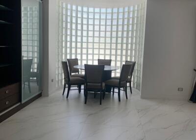 Modern dining area with round table and chairs