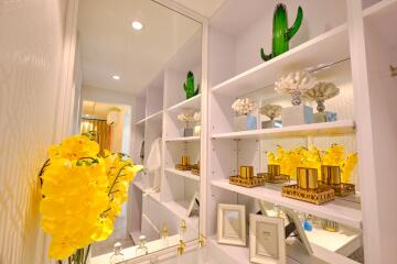 Modern bathroom with decorative shelves and vanity mirror