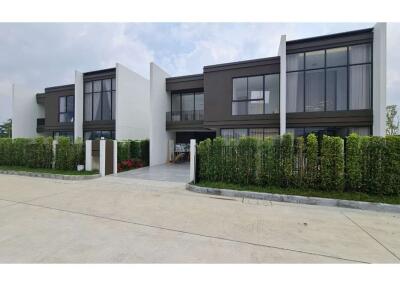 67 Sqm., 4 Beds, 5 Baths Townhouse listed for ฿ 9,900,000.