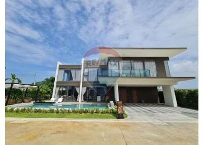 375 Sqm., 4 Beds, 5 Baths Townhouse listed for ฿ 15,650,000.