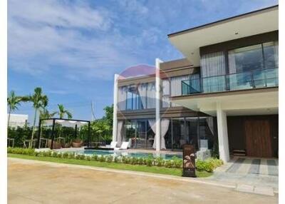 375 Sqm., 4 Beds, 5 Baths Townhouse listed for ฿ 15,650,000.