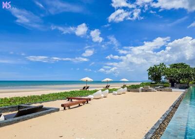 Luxury Beachfront Condo In Cha-Am at Baan Thew Talay Aquamarine