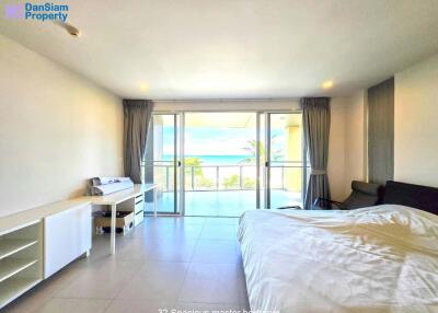 Luxury Beachfront Condo In Cha-Am at Baan Thew Talay Aquamarine