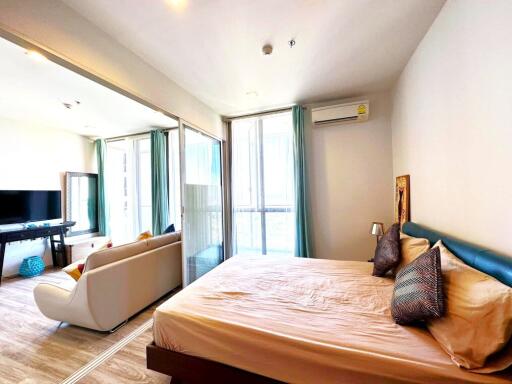 One-bedroom Condo with sea view in Wongamat