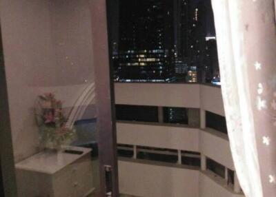 2-BR Condo at Phayathai Plaza near BTS Phaya Thai