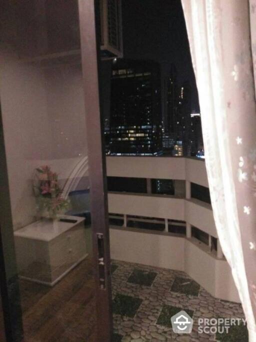 2-BR Condo at Phayathai Plaza near BTS Phaya Thai