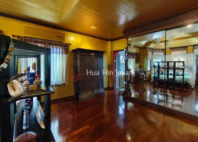 Solid 4 bedroom Pool Villa On 1 Rai Land near town for Sale in Hua Hin (Unfurnished)