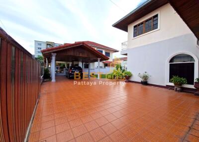 5 Bedrooms Villa / Single House in Eakmongkol 1 East Pattaya H012056