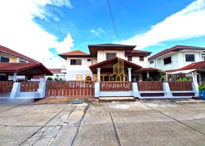 5 Bedrooms Villa / Single House in Eakmongkol 1 East Pattaya H012056