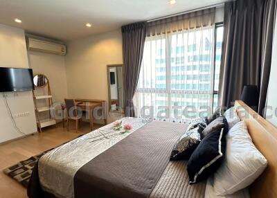 2-Bedrooms Modern Condo unit on high floor - Thong Lo (Sukhumvit 55)