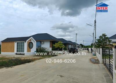 Exterior view of residential houses on a clear day