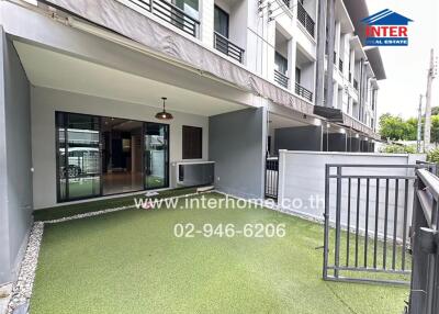 Covered outdoor area with artificial turf