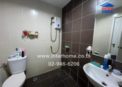 Modern bathroom with white and brown tiles