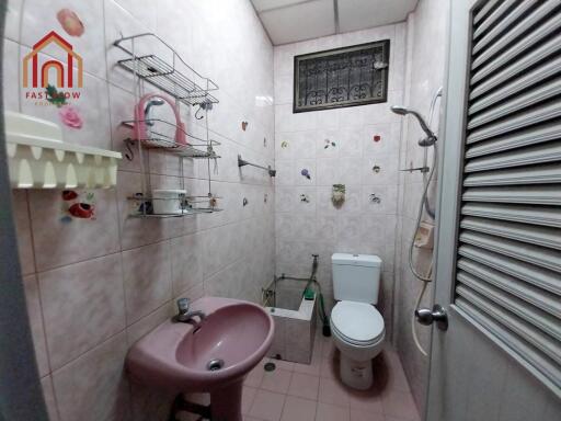 Bathroom with pink sink and toilet