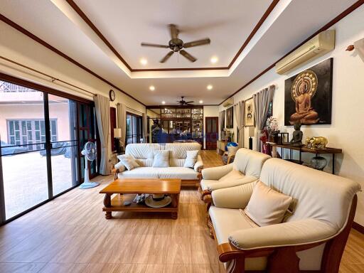 5 Bedrooms House in Lanna Villa East Pattaya H011845