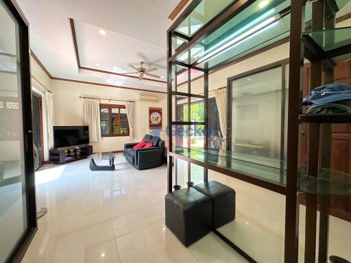 5 Bedrooms House in Lanna Villa East Pattaya H011845