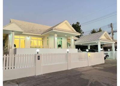 Single house with furniture and private pool