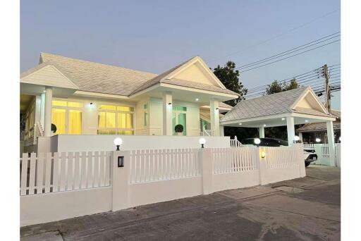 Single house with furniture and private pool