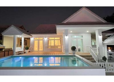 Single house with furniture and private pool