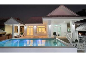 Single house with furniture and private pool